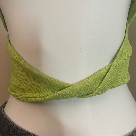 Green cropped shirt twist back short sleeve - Picture 3 of 11